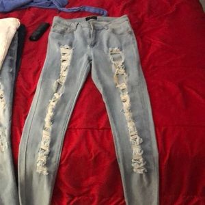 HIGH WASTED RIPPED COLOMBIAN JEANS